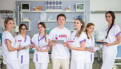 AGEL Střední zdravotnická škola a Vyšší odborná škola zdravotnická oslavila sedm let od svého vzniku a hlásí rekordní zájem o studium