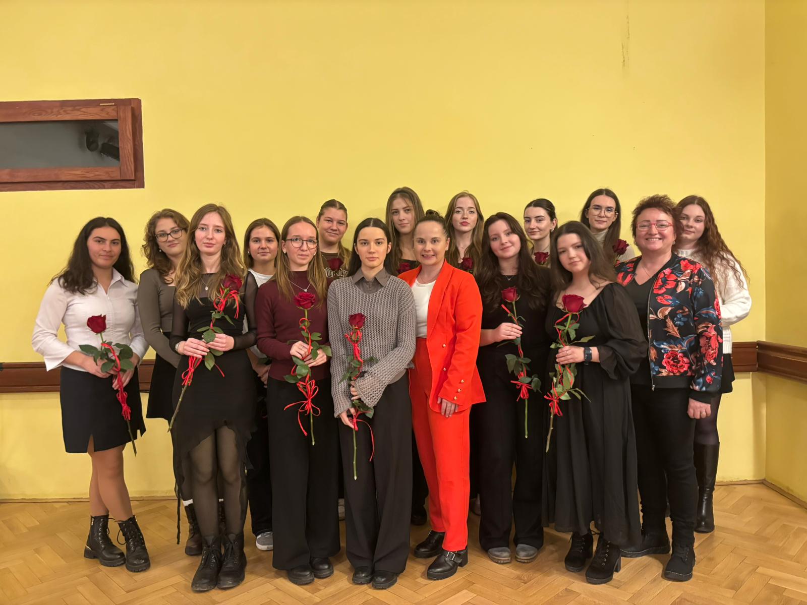 Čtrnáct studentek ze zdrávky AGEL ocenilo město Český Těšín za dobrovolnickou činnost v nemocnici